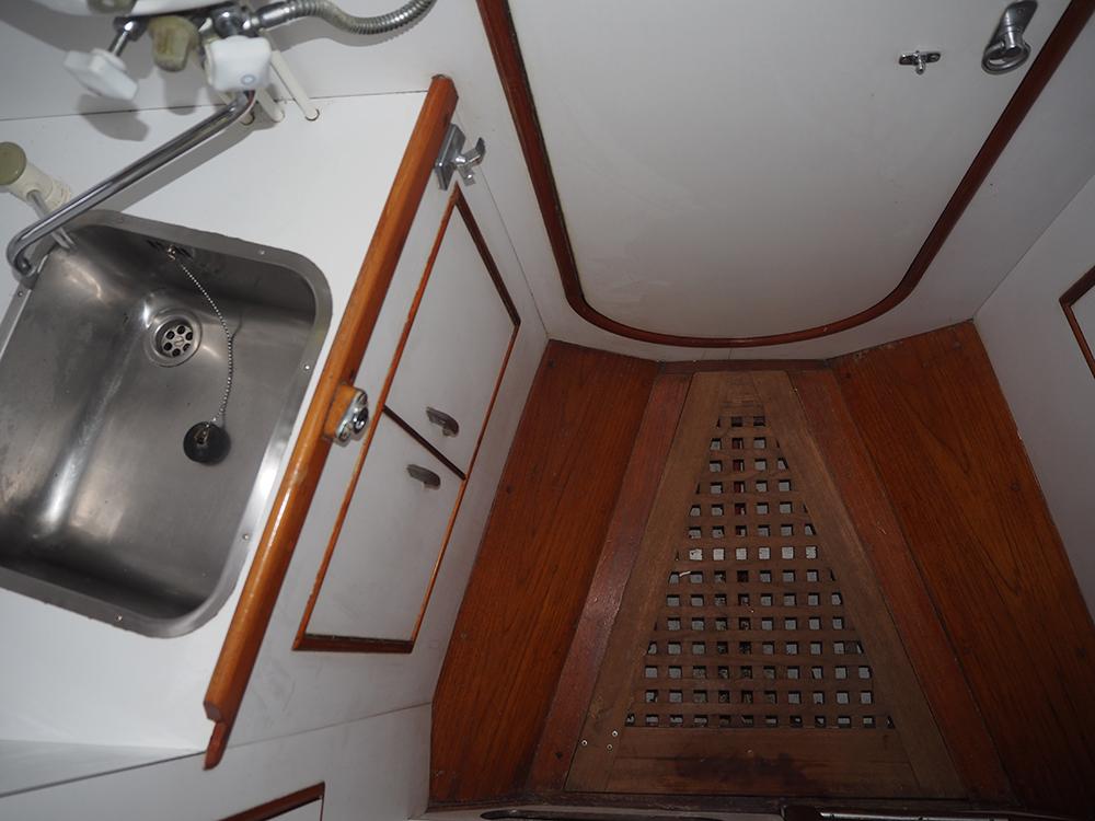 Cabin en avant, H&eacute;bergements